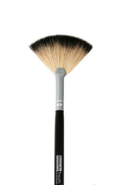 Beauty Treats Fan Powder Brush