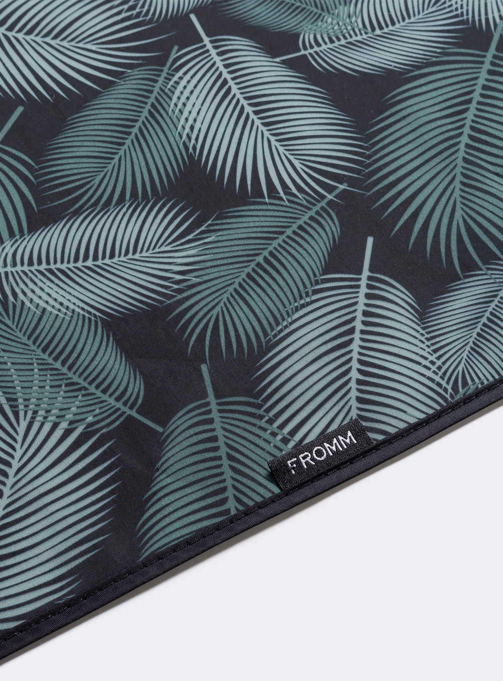 FROMM Premium Client Hairstyling Cape - Palm Leaves